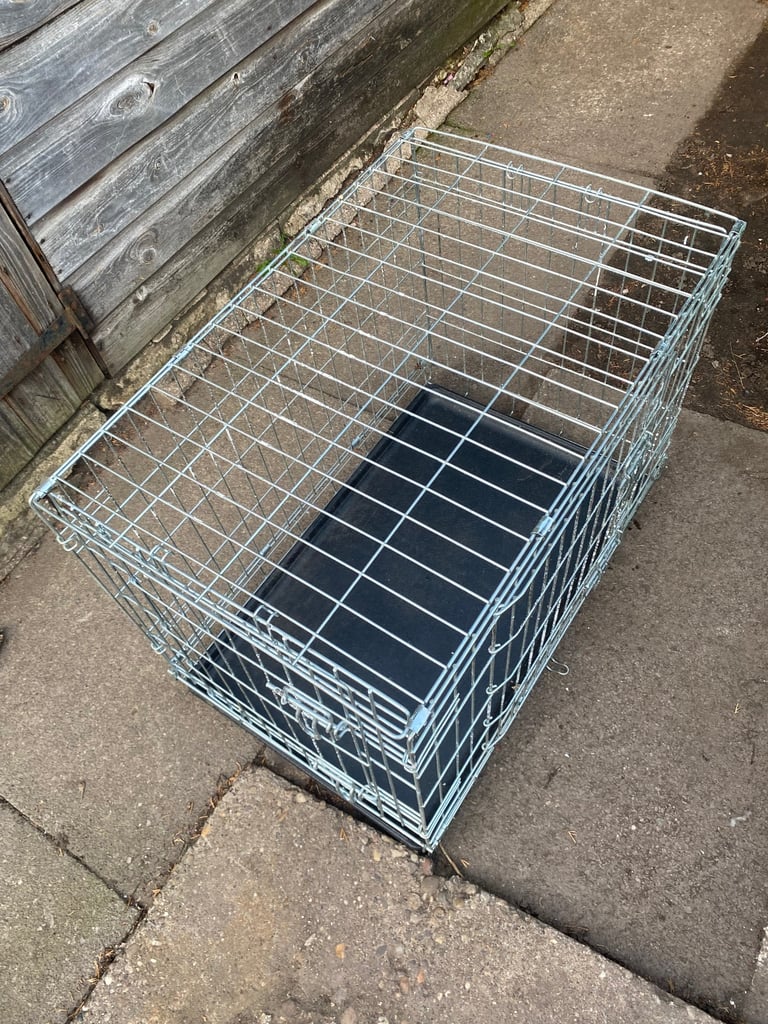 Dog cages x3 Med x2 1x Med/Large 