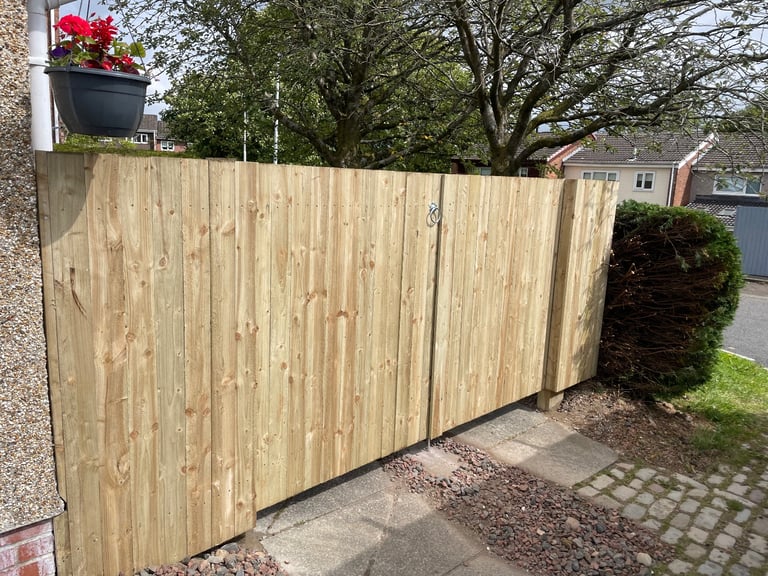 Fence and gate