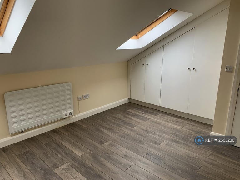 1 bedroom flat in High Street, Barnet, EN5 (1 bed) (#2665236)