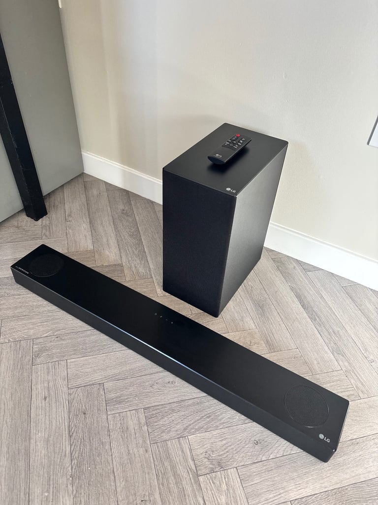 LG wireless soundbar with wireless subwoofer
