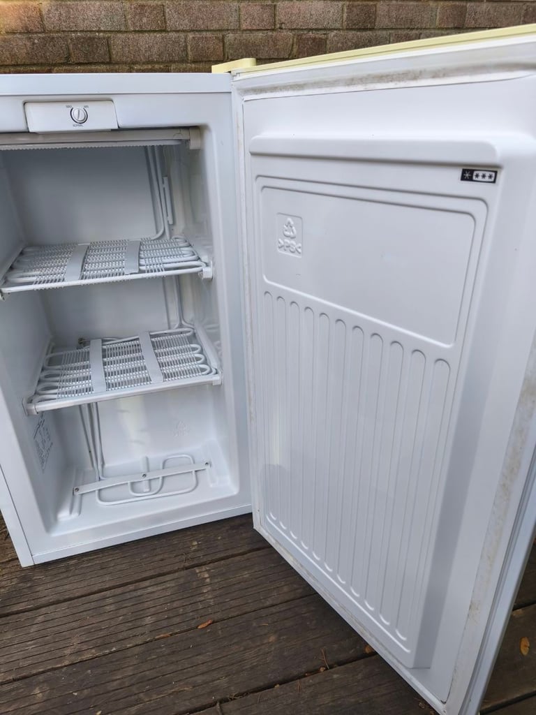 Freezer undercounter CURRYS * A+ Energy