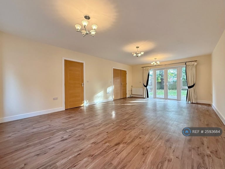 4 bedroom house in Abbess Way, Waterlooville, PO7 (4 bed) (#2593684)