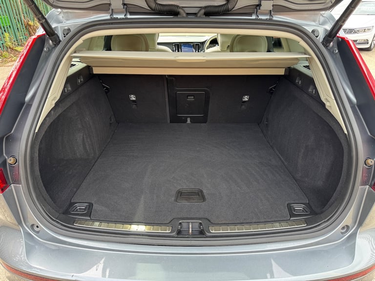 2019 Volvo V60 2.0 D4 Momentum Pro Estate 5dr Diesel Auto Euro 6 (s/s) (190 ps)
