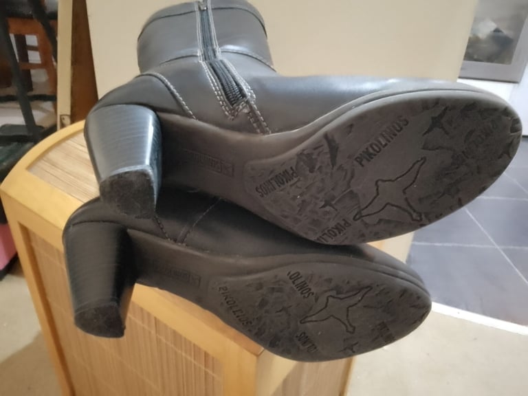 Pikolinos long black leather boots size 5