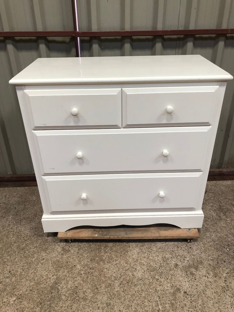 image for White 2 over 2  Chest of Drawers, good condition