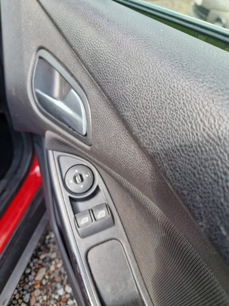 2012 Ford Focus 1.6 Zetec 5dr, Mot April.  2 keys, lovely looking car. Ulez compliant.  HATCHBACK...