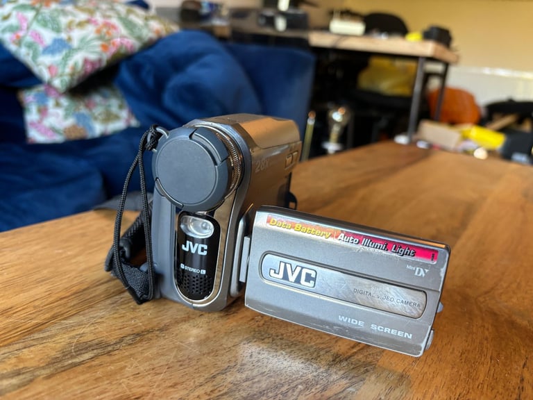 JVC GR-D728EK Digital Video Camera Camcorder