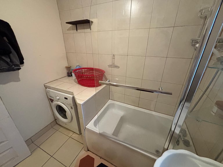 2 bedroom flat 