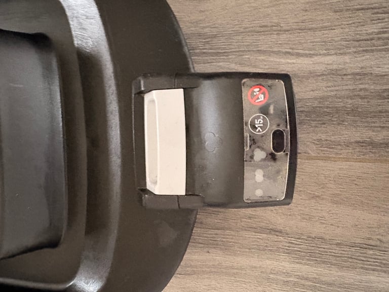 Pear car seat and isofix