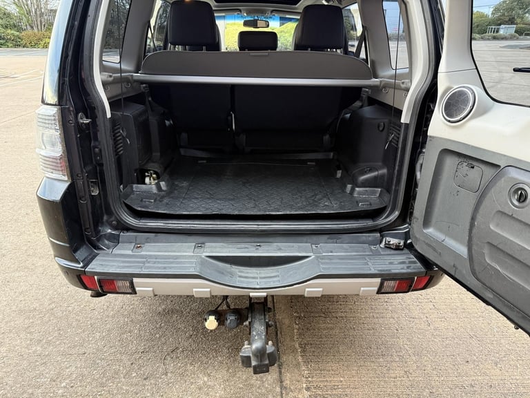 2010 Mitsubishi Shogun 3.2 DI-DC Elegance SUV 5dr Diesel Auto 4WD Euro 5 LWB (197 ps) SUV Diesel ...