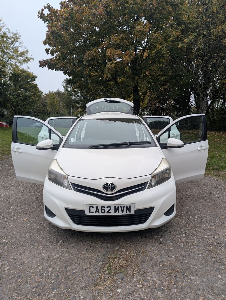 Toyota, YARIS, Hatchback, 2013, Manual, 1329 (cc), 5 doors