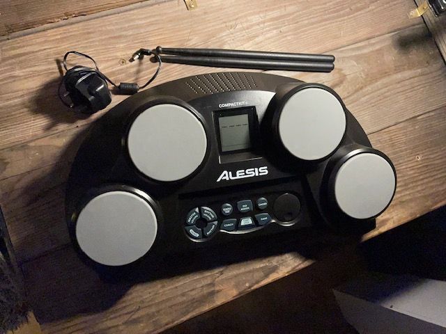Alesis compact kit 4 electronic drum machine