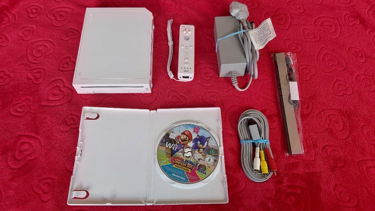 Used White Nintendo Wii Game Console