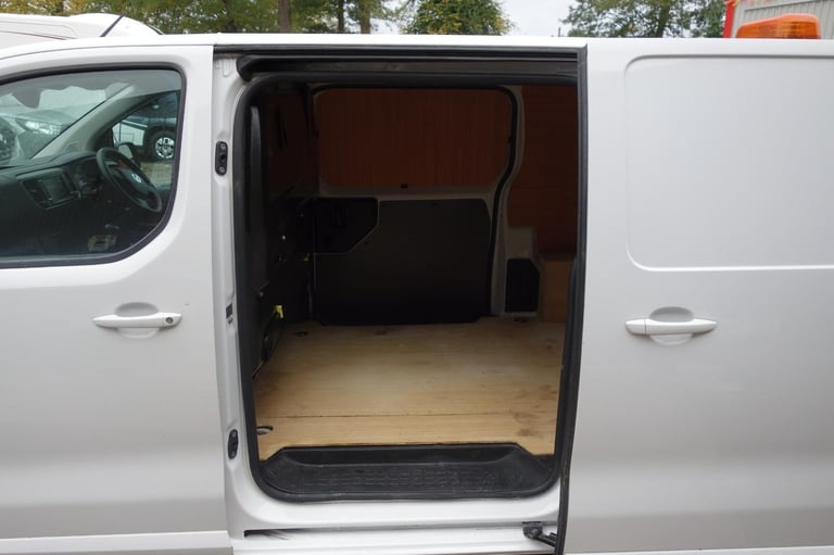Vauxhall Vivaro 2700 1.5d 100PS Sportive H1 Van DIESEL MANUAL 2022/22