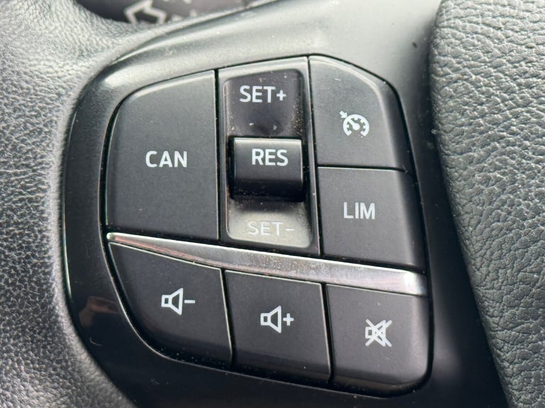 2022 Ford Transit Custom Ford Transit Custom 2.0 320 Limited  Crew Cab  Low