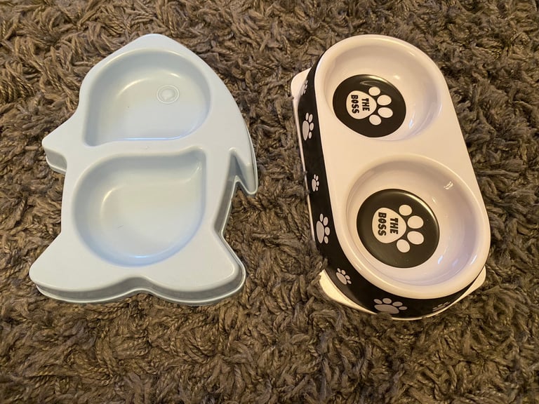 Pet food bowls 