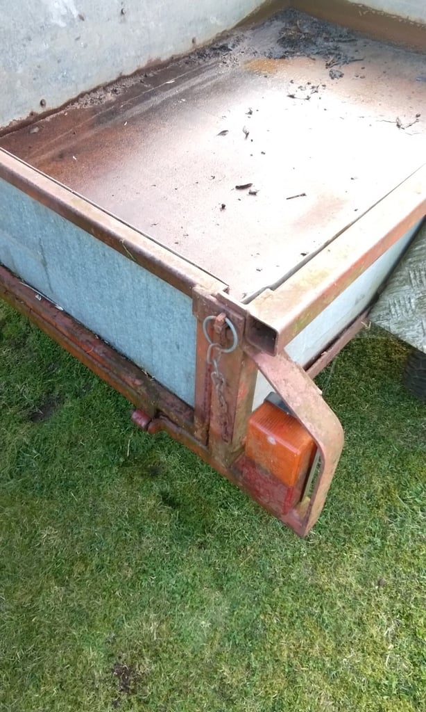 Trailer 5x3.5 ft  *needs restoration*