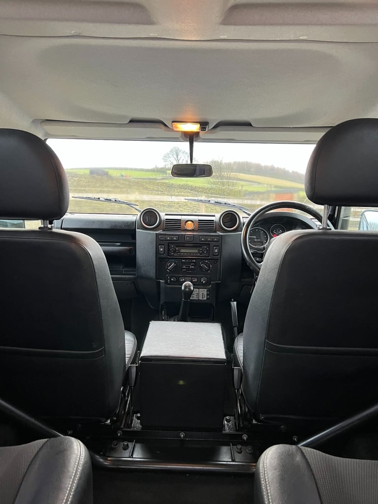 2011 - 61 Land Rover Defender 90 2.2 TDCi XS 4WD SWB Euro 5 WINDOW VAN Diesel