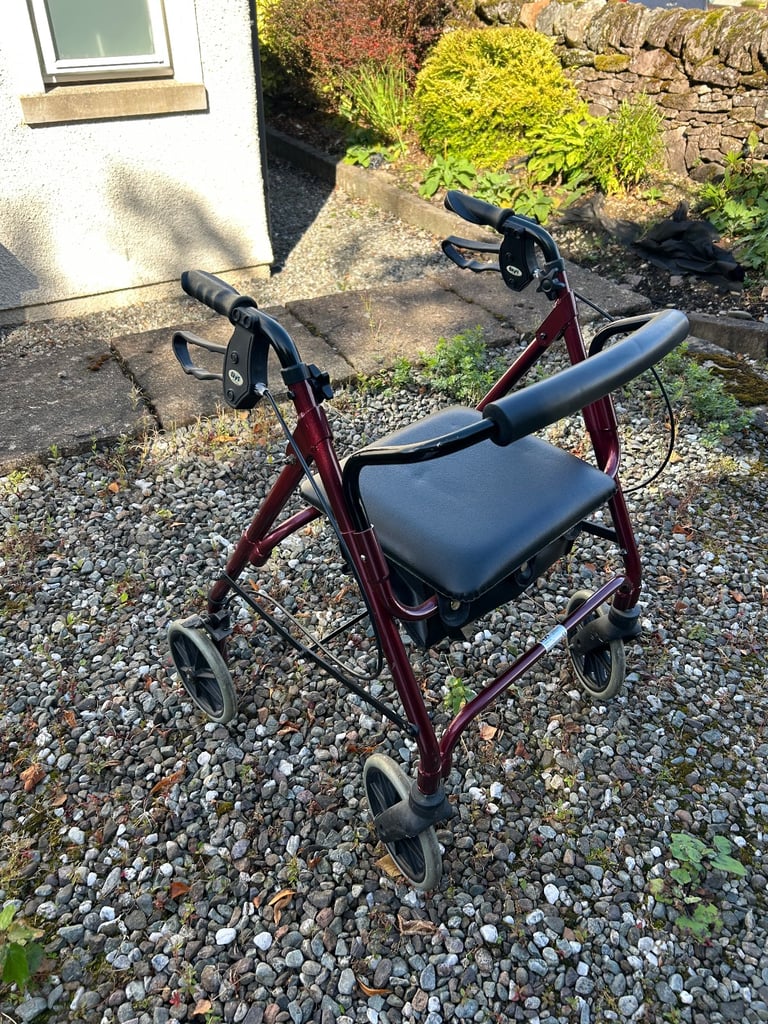 Walking aid with basket