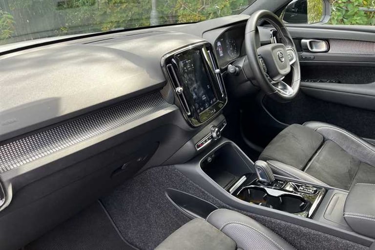 2020 Volvo XC40 2.0 B4P R DESIGN Pro 5dr Auto ESTATE PETROL Automatic