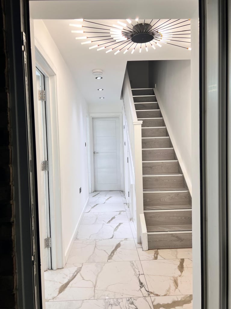 Spacious 5/6 Bedroom, 3 Bathroom House Near Heathrow – Ideal for Company Let – Newly Renovated