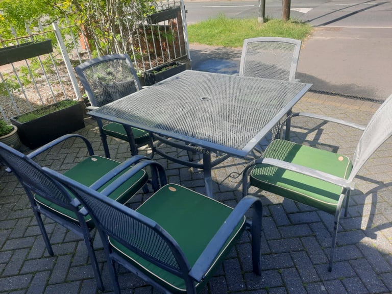 Gumtree garden 2025 table and chairs