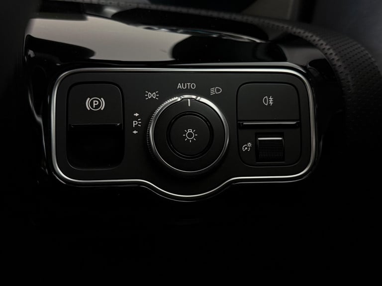  Mercedes-Benz A-Class 1.3 A180 AMG Line (Premium 2) 7G-DCT Euro 6 (s/s) 5dr Petrol Automatic