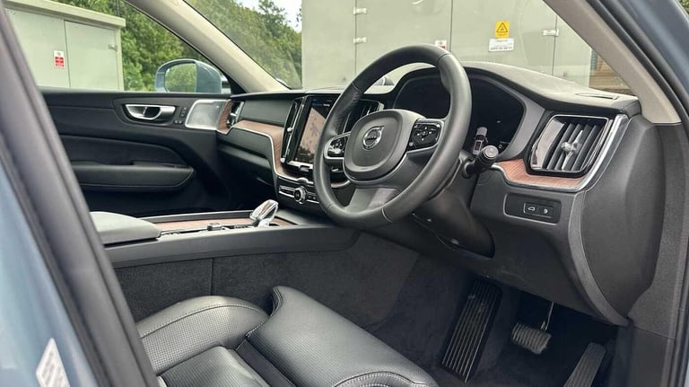 2024 Volvo XC60 2.0 T8 [455] RC PHEV Ultimate Dark 5dr AWD Gtron ESTATE PETROL/ELECTRIC Automatic