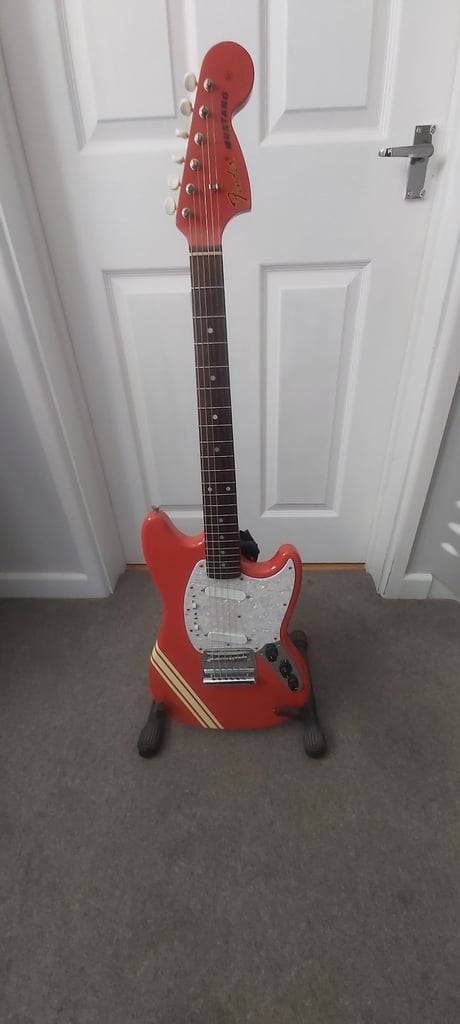 Fender Mustang guitar MOJ