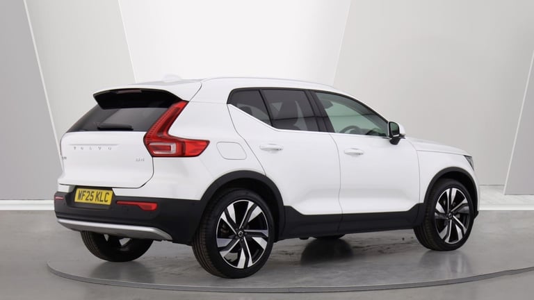 2025 Volvo XC40 B4 (P) Ultra Bright (Sunroof, Pilot Assist, BLIS, Leather) ESTATE Petrol/Electric...