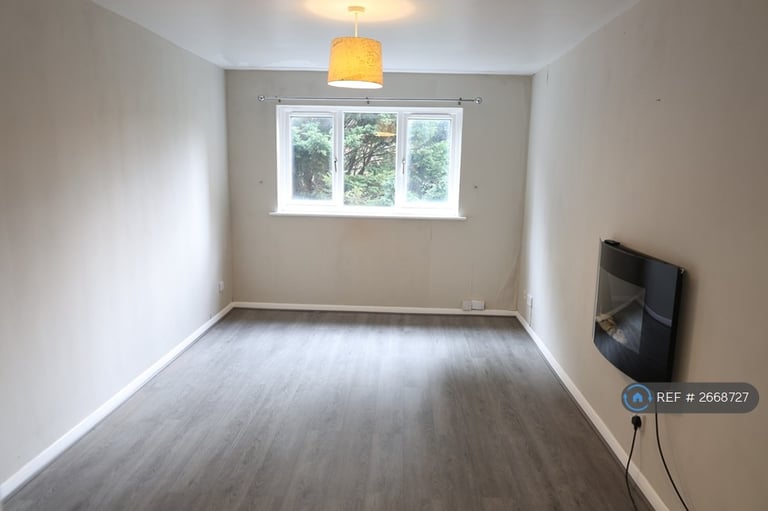 1 bedroom flat in Robin House, Maidstone, ME16 (1 bed) (#2668727)