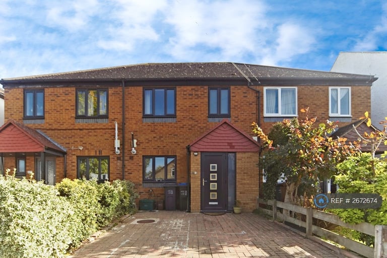 3 bedroom house in Milner Road, Morden, SM4 (3 bed) (#2672674)