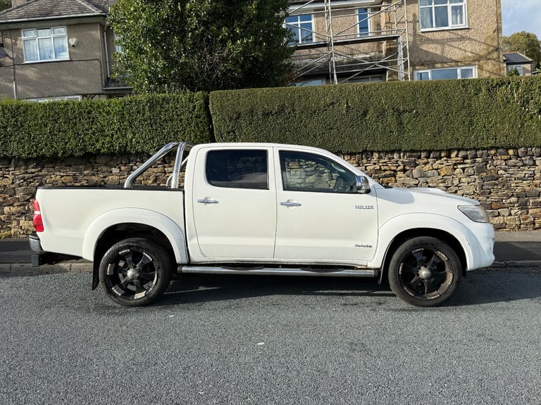 2012 TOYOTA HILUX INVINCIBLE DOUBLE CAB D/C 3.0 D4-D AUTO 4X4 WHITE 