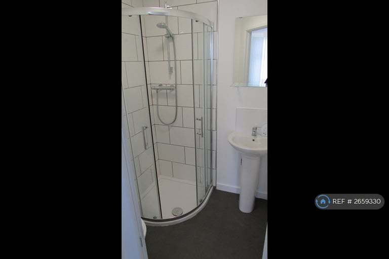 Studio flat in Self Contained, Coventry, CV2 (#2659330)