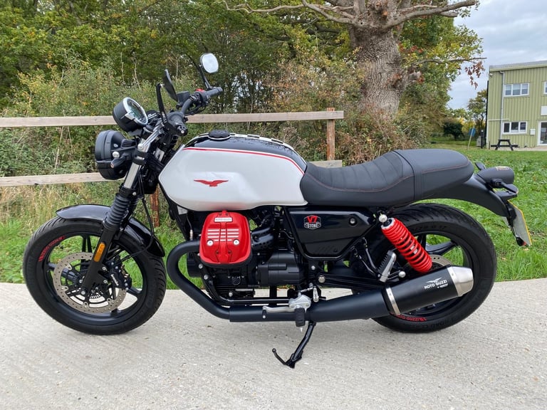 MOTO GUZZI V7 STONE ABS, 2025, 1,264 MILES, STUNNING EXAMPLE ITALIAN 850 TWIN
