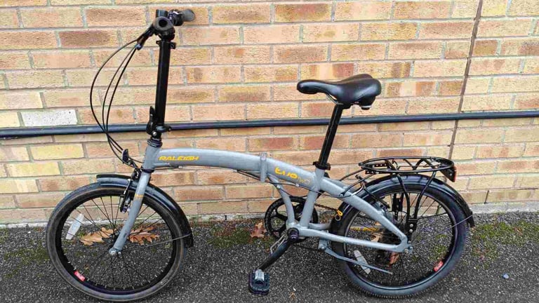 Raleigh Folding Bike in good condition with a comfort saddle, mudguards, rear pannier rack