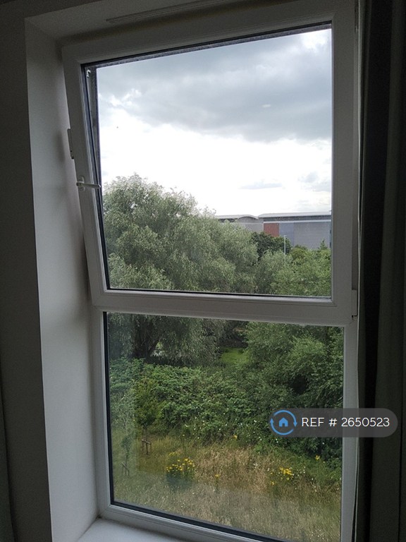 2 bedroom flat in Osprey House, Reading, RG2 (2 bed) (#2650523)