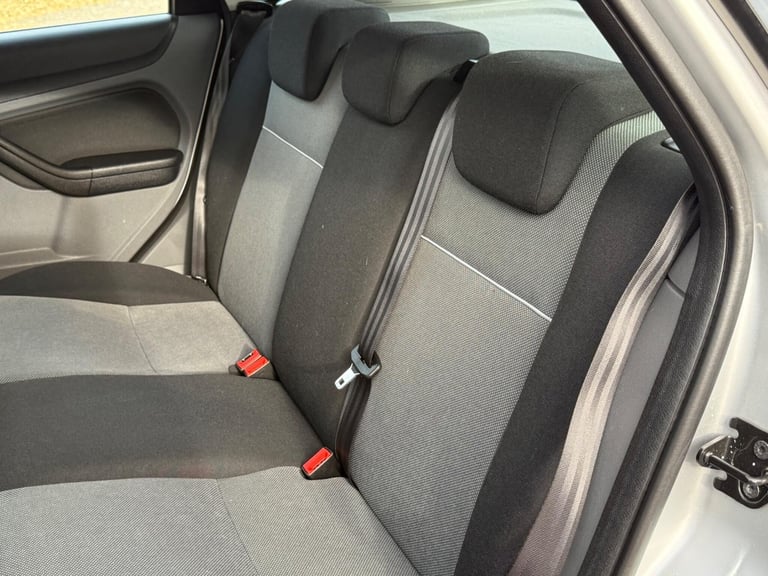 2010 Ford Focus 1.6 Zetec 5dr HATCHBACK Petrol Manual