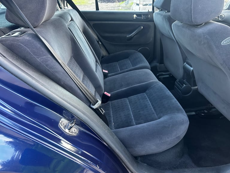 Volkswagen Golf with cruise control, ULEZ compliant, long MOT, great service history! - Image 11