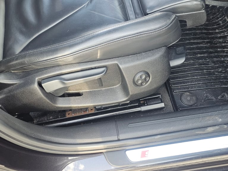 Audi, A4, Saloon, 2014, Semi-Auto, 1984 (cc), 4 doors