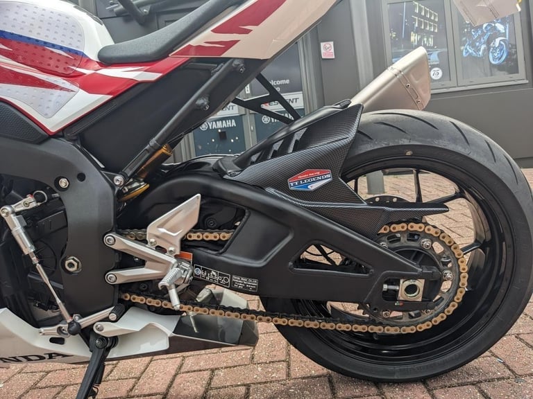 HONDA CBR1000RR-R FIREBLADE SP 30TH ANNIVERSARY 2022 - 2X AKRAPOVICS - EXTRAS