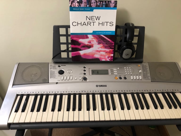  Yamaha. E 373  Electronic Key Board  plus stand and head set 