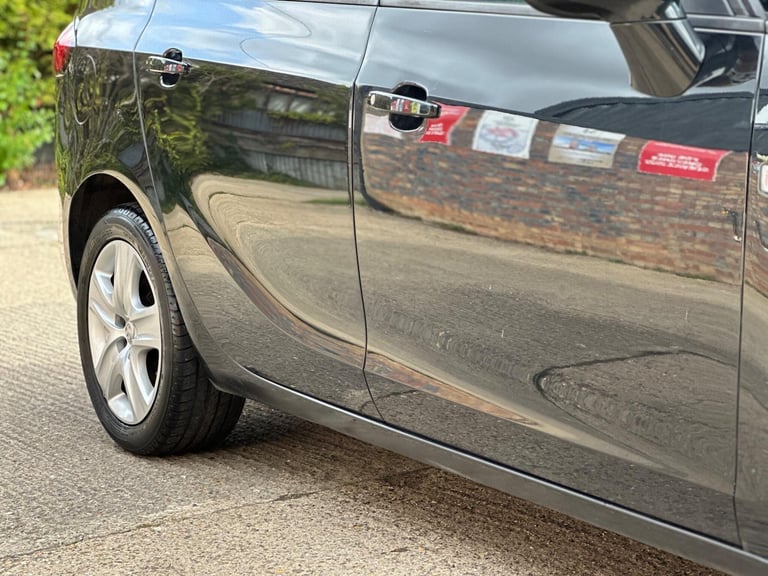 2013 Vauxhall Zafira Tourer 1.8 16V Exclusiv Euro 5 5dr Petrol