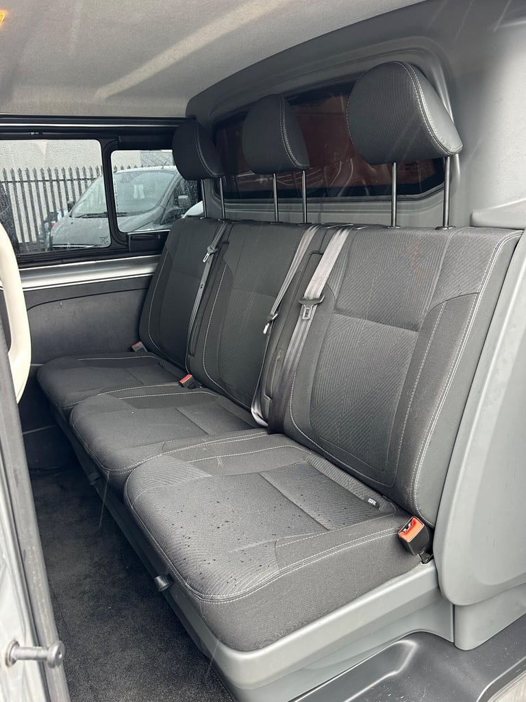 2019 Renault Trafic 1.6 dCi 29 Sport Nav Crew Van LWB Euro 6 6dr WINDOW VAN Diesel Manual