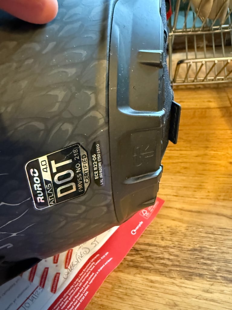 Ruroc ATLAS 4.0 CARBON Jormungandr Helmet – ECE 22.06 Certified + Shockwave Ready – Hardly Worn