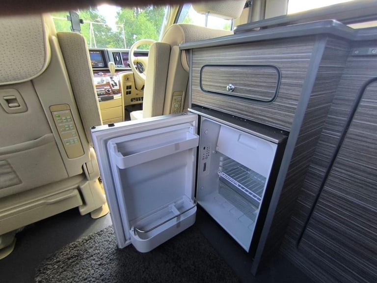 2008 Nissan Elgrand 2.5 Petrol 8 Seats Automatic Camper Van Roof LED TV ULEZ Free MPV Petrol Auto...