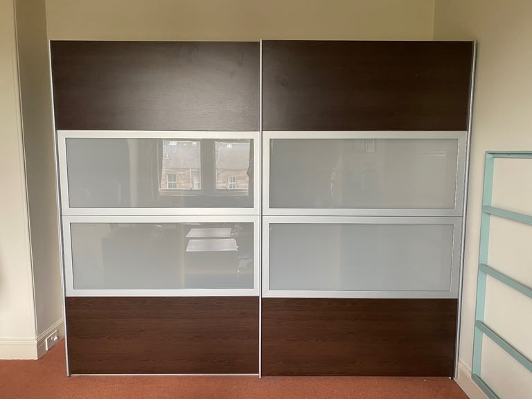 Free - Large wardrobe with sliding doors