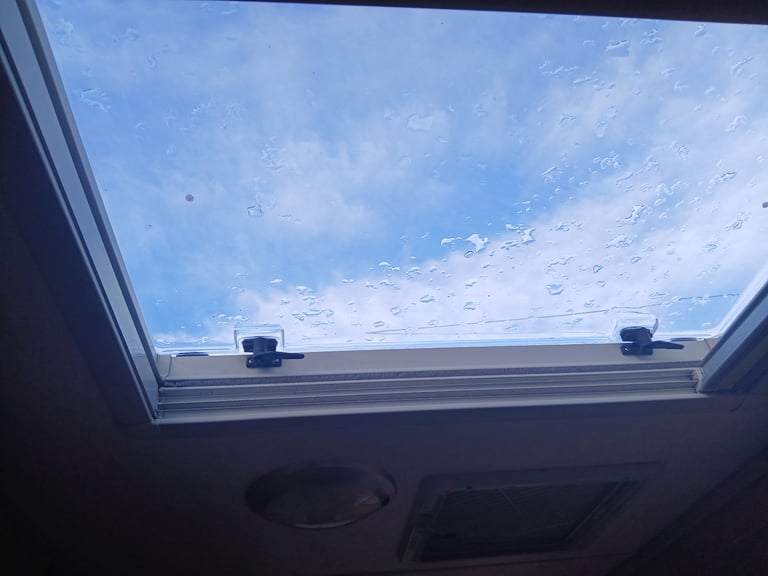 2005 bailey senator 5 beeth caravan (Can Deliver)