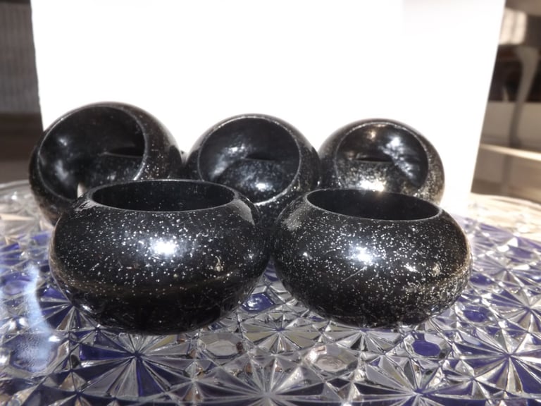 image for 8 BLACK GLITTER NAPKIN RINGS