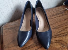 Clarks ladies navy shoes size 5